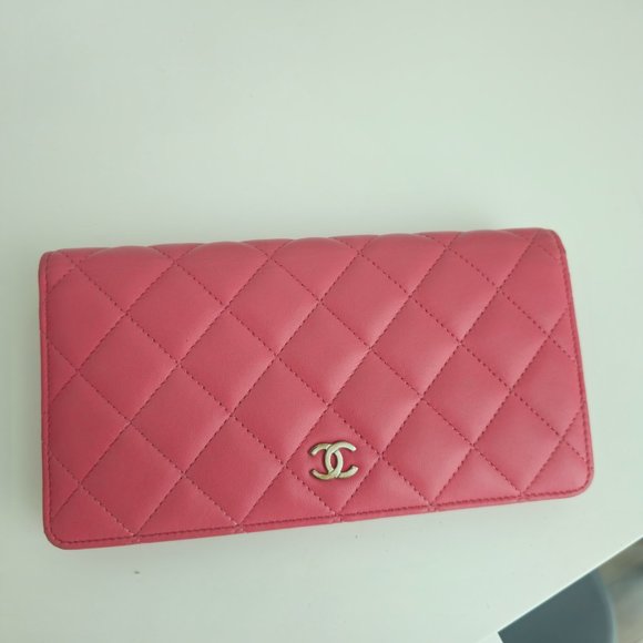 CHANEL Pink Quilted Wallet - Picture 2 of 11